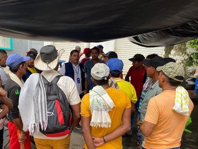 Más de 400 familias están confinadas en un colegio de Puerto Libertador, Córdoba