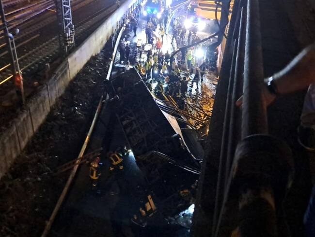 Al menos 21 muertos en un grave accidente de autobús en el norte de Italia. Foto: EFE/EPA/ANDREA BUOSO