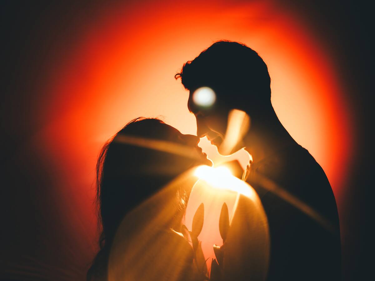 ¿Es recomendable tener relaciones sexuales en sitios poco convencionales? Esto dice un médico