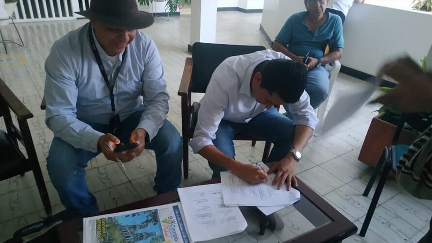 Las comunidades sostuvieron una reunión con el Viceministro de Infraestructura, quien asumió varios compromisos. Foto: Cortesía Marcha Patriótica