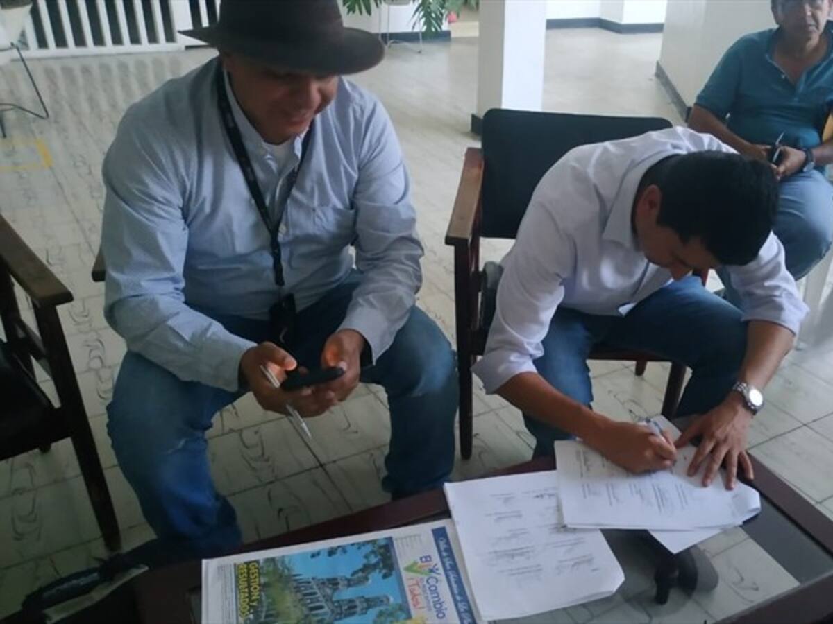 Tras acuerdo con el Gobierno desbloquean la vía al Huila en Cauca