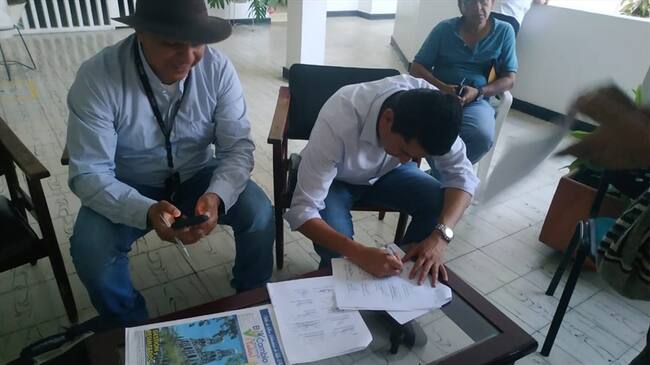 Las comunidades sostuvieron una reunión con el Viceministro de Infraestructura, quien asumió varios compromisos. Foto: Cortesía Marcha Patriótica