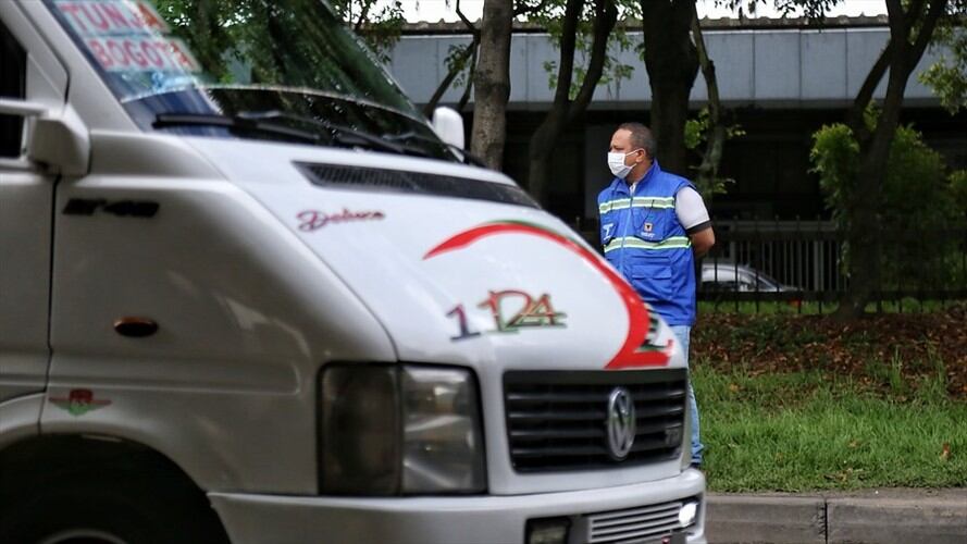 El sector del Transporte Terrestre Automotor Especial envió una carta al Ministerio de Salud. Foto: Colprensa / CAMILA DÍAZ