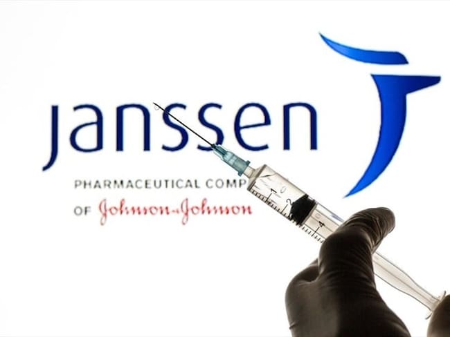 La FDA alertó sobre la vacuna de Janssen por algunos casos relacionados con trombos. Foto: Getty Images / THIAGO PRUDENCIO