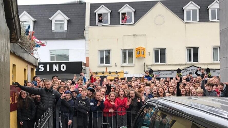 La multitud que se congregó en Galway para ver a Ed Sheeran (c) Instagram. Foto: Bang Media