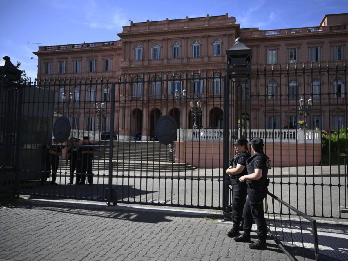 Detienen a hombre que intentó ingresar a la Casa Rosada de Argentina con un machete