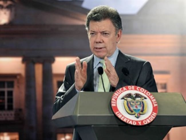 Santos dijo que liberación de militares y policías es un paso en la dirección correcta pero no es suficiente