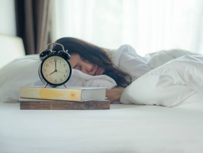 ¿Cuál es la mejor hora para irse a dormir? Neurólogo explica