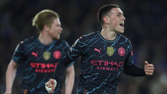 Brighton (United Kingdom), 25/04/2024.- Manchester City's Phil Foden celebrates scoring the 2-0 lead during the English Premier League soccer match of Brighton & Hove Albion against Manchester City, in Brighton, Britain, 25 April 2024. (Reino Unido) EFE/EPA/NEIL HALL EDITORIAL USE ONLY. No use with unauthorized audio, video, data, fixture lists, club/league logos, 'live' services or NFTs. Online in-match use limited to 120 images, no video emulation. No use in betting, games or single club/league/player publications.
