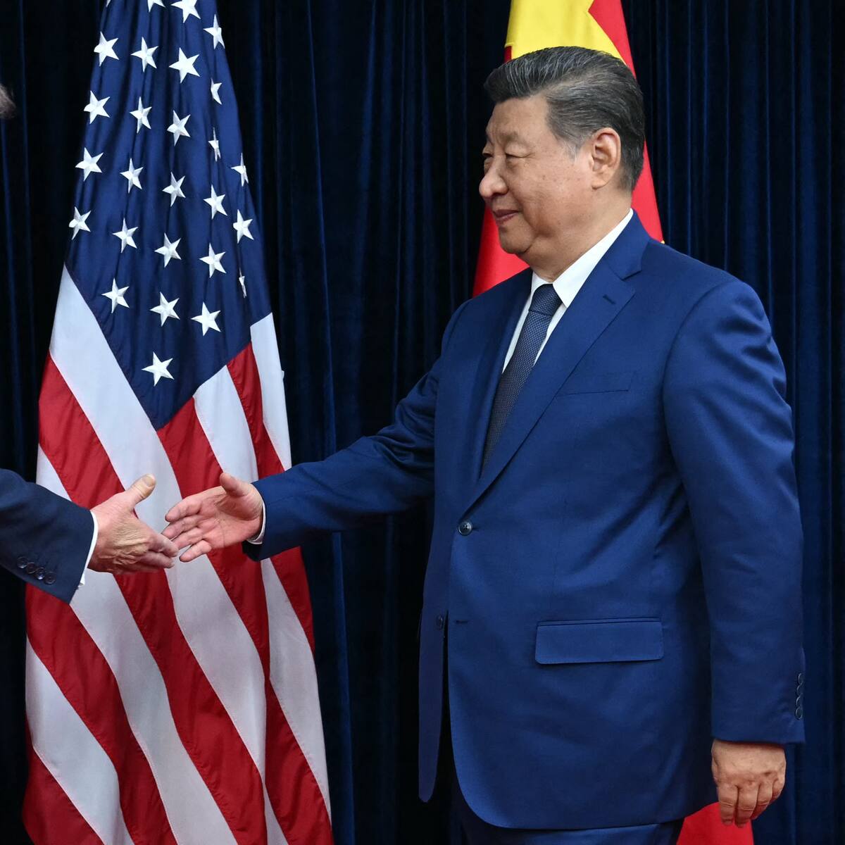Donald Trump reduce al 10 % los aranceles para China por el fentanilo tras reunirse con Xi Jinping
