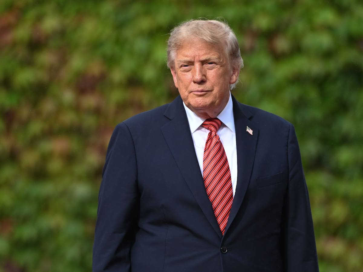 Trump evita comentar la autoproclamación presidencial de Flávio Bolsonaro