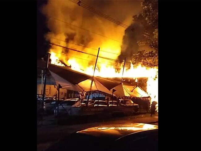 Los bomberos no reportaron lesionados. Foto: Imagen tomada de video.