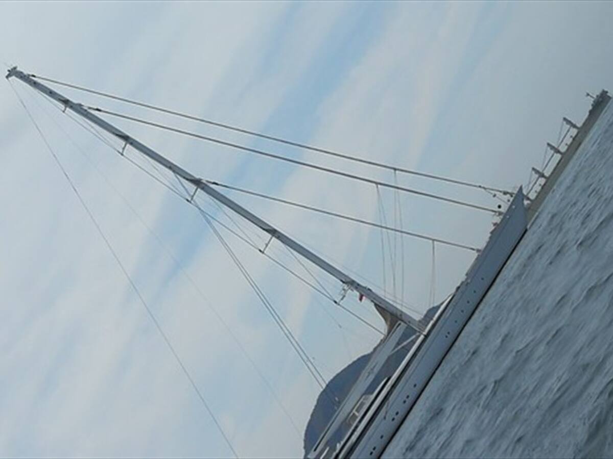 Controlada fuga de combustible en bahía de Santa Marta