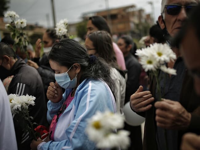 “Él luchaba por su vida”: mamá del niño que murió en atentado contra CAI en Bogotá