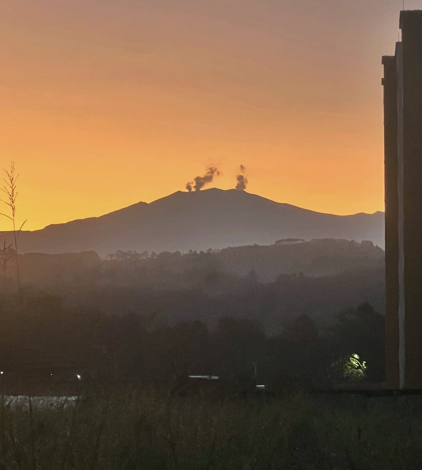 El Servicio Geológico Colombiano puntualizó que el estado de alerta del volcán permanece en amarillo. Crédito: Red de Apoyo Cauca.