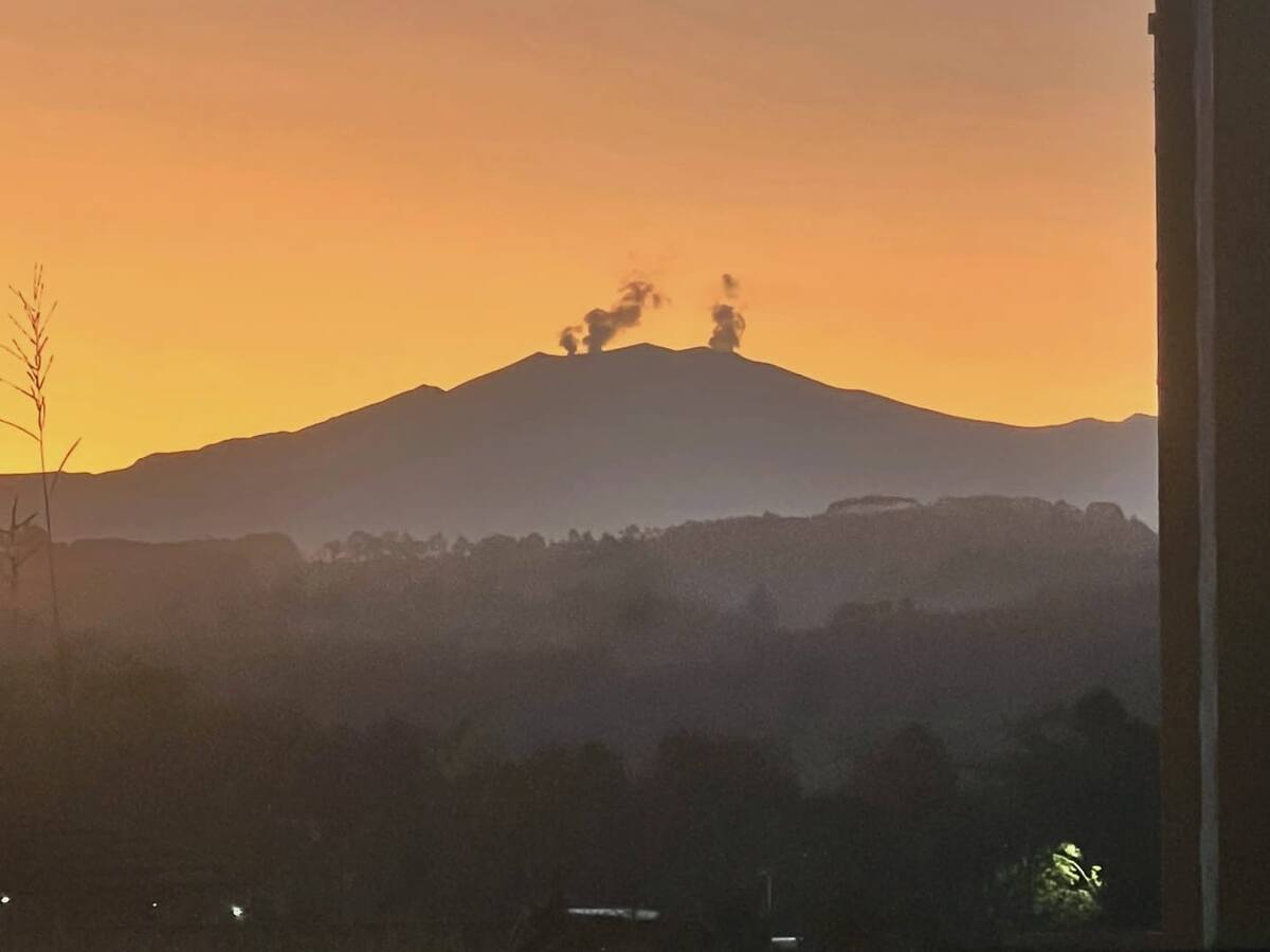 El volcán Puracé del Cauca en alerta amarilla: la emisión de ceniza llegó hasta Popayán