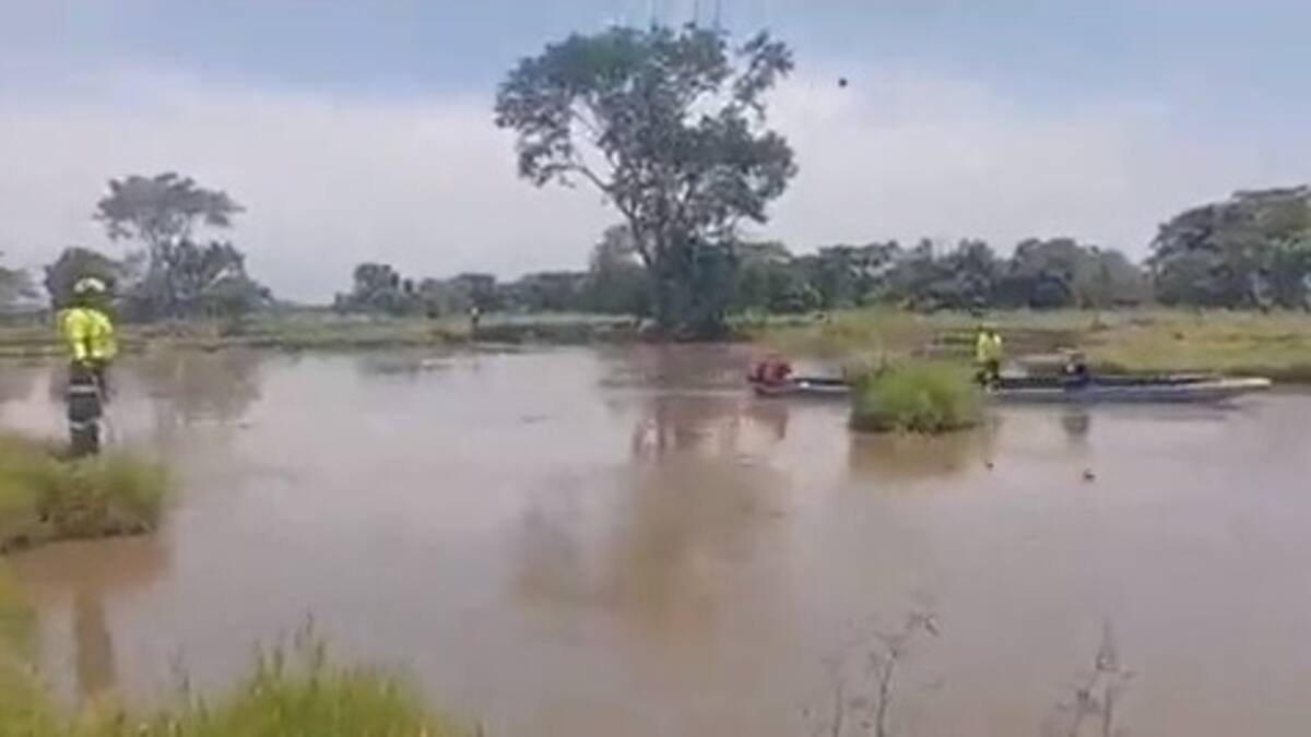 Autoridades siguen en la búsqueda de bebé que cayó a un caño
