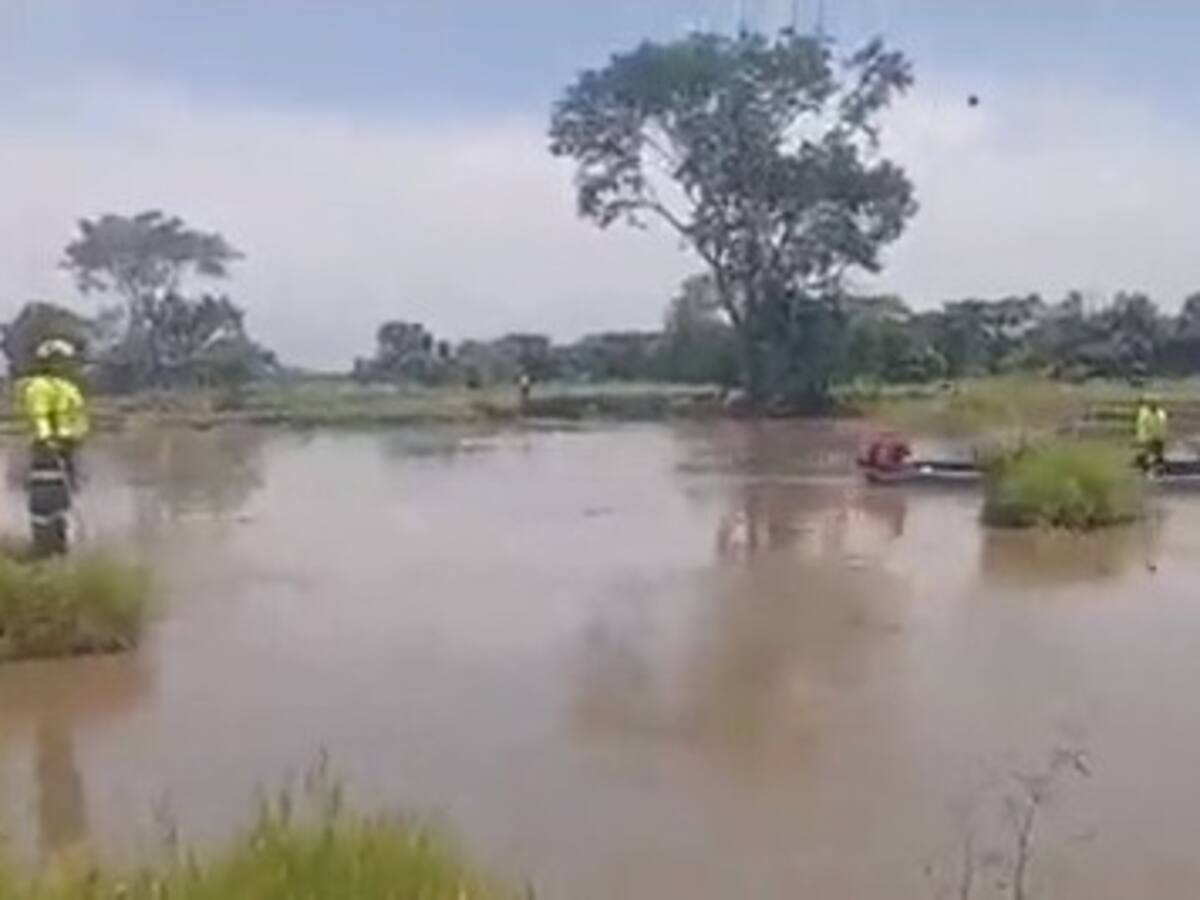Autoridades siguen en la búsqueda de bebé que cayó a un caño