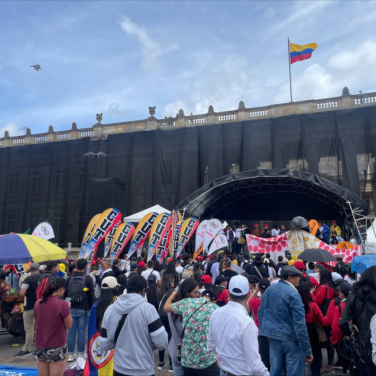 Movilizaciones de maestros por reforma educativa paralizan transporte de Bogotá