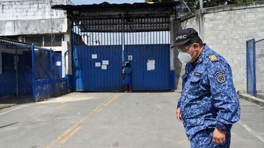 En la actualidad, 2.384 funcionarios del INPEC ya se han recuperado del contagio y 232 aún se encuentran con el virus activo. Foto: Getty Images / LUIS ROBAYO