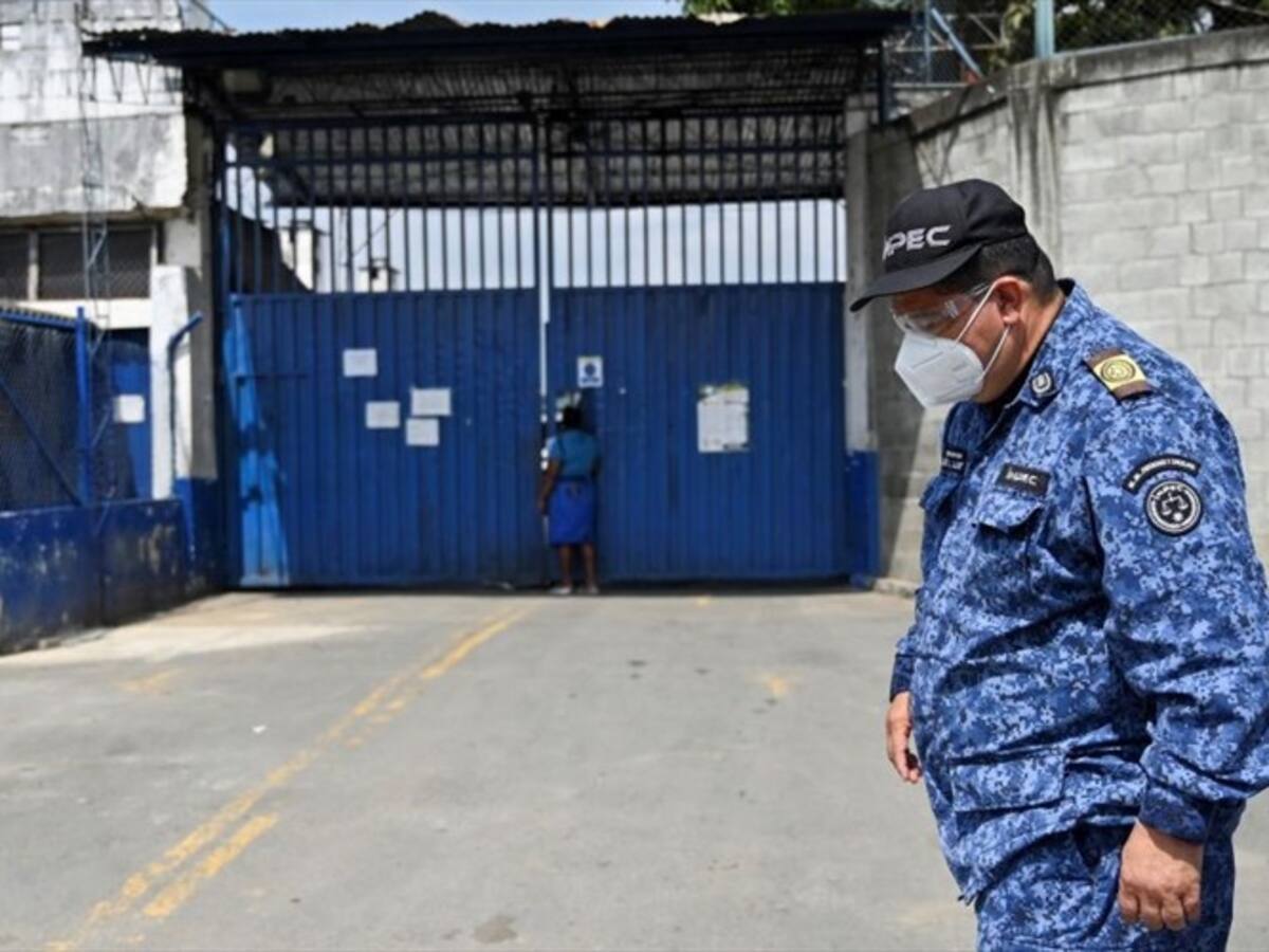 Funcionarios del INPEC ya pueden vacunarse contra el COVID-19