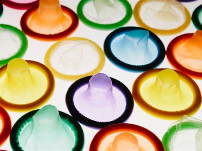 Científicos de la Universidad de Boston crearon un condón que es capaz de lubricarse por sí solo al entrar en contacto con superficies húmedas.. Foto: Getty Images