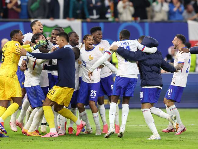 Selección de Francia tras vencer a Portugal. (Photo by Ian MacNicol/Getty Images)