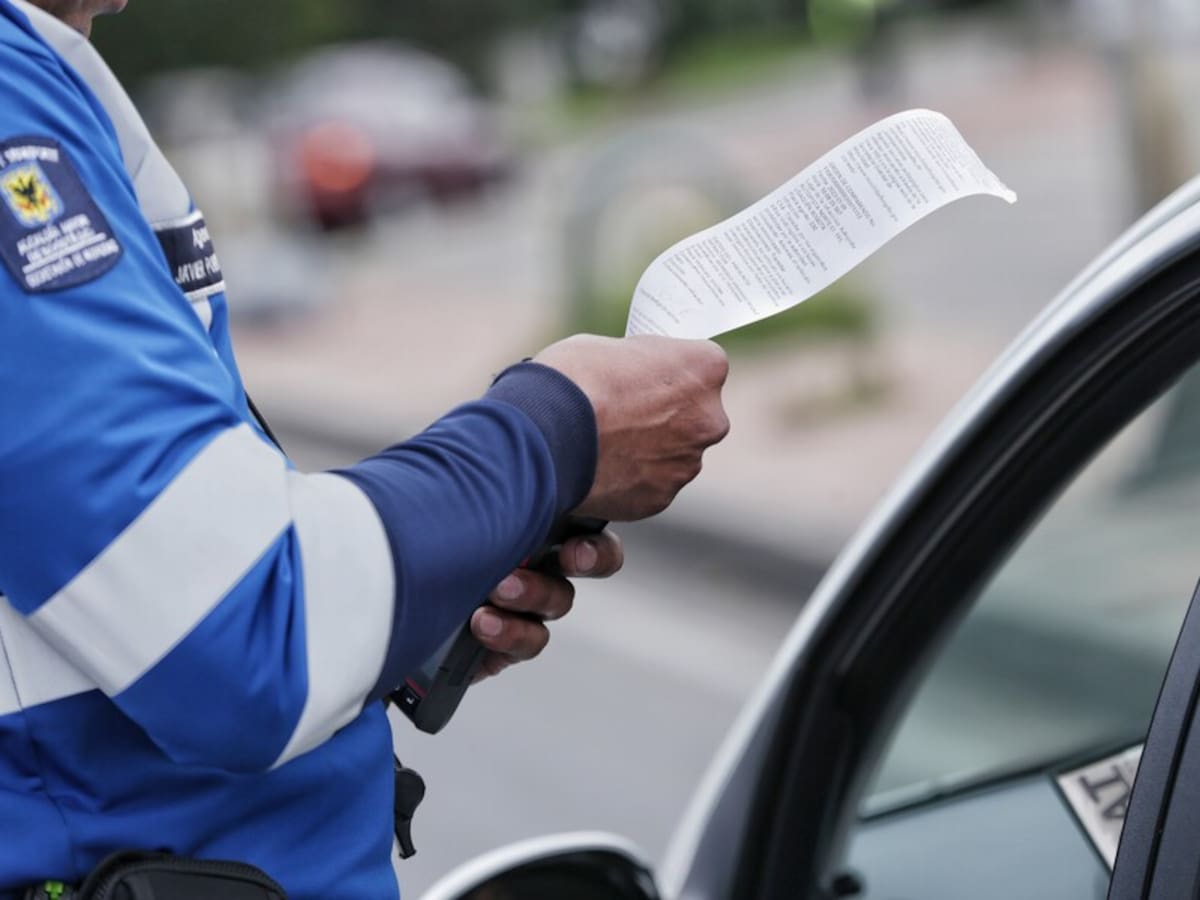 Multa de más un millón de pesos para hombre que fue denunciado por Galán por botar basura