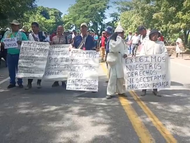 Bloqueo de la vía. Foto: Cortesía Carlos Julio Araujo