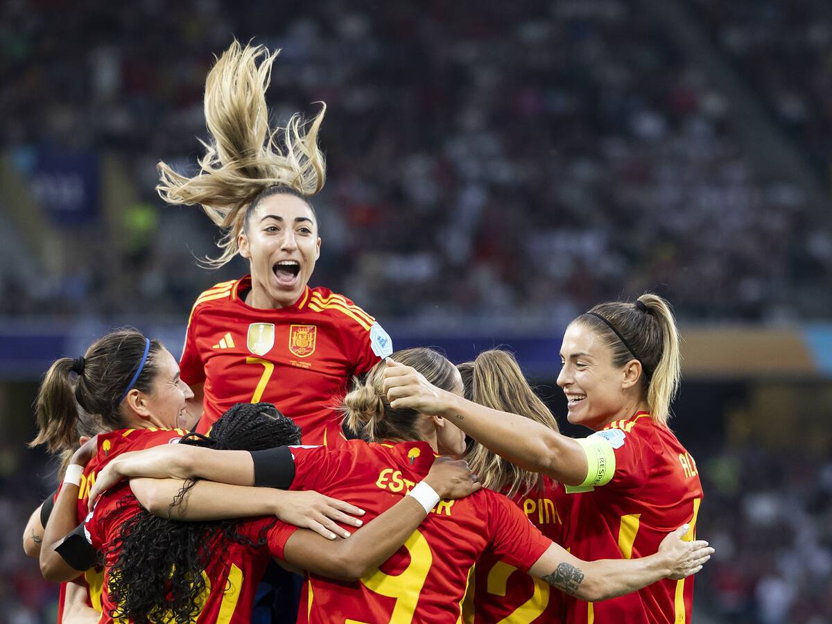 España goleó 5-0 a Portugal en el debut de la Eurocopa Femenina