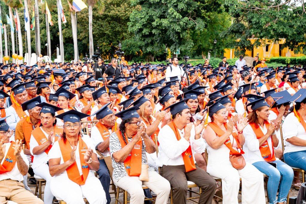 Entrega de certificados de alfabetización. Foto: Gobernación del Magdalena