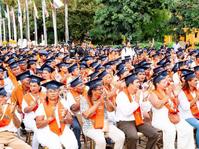 Entrega de certificados de alfabetización. Foto: Gobernación del Magdalena