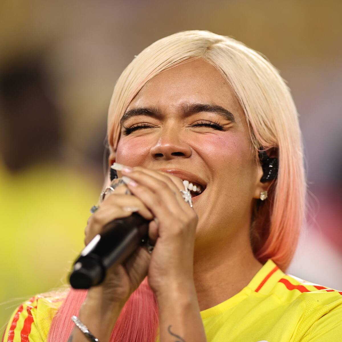 VIDEO | Así cantó Karol G el himno de Colombia en final de Copa América: reviva el momento