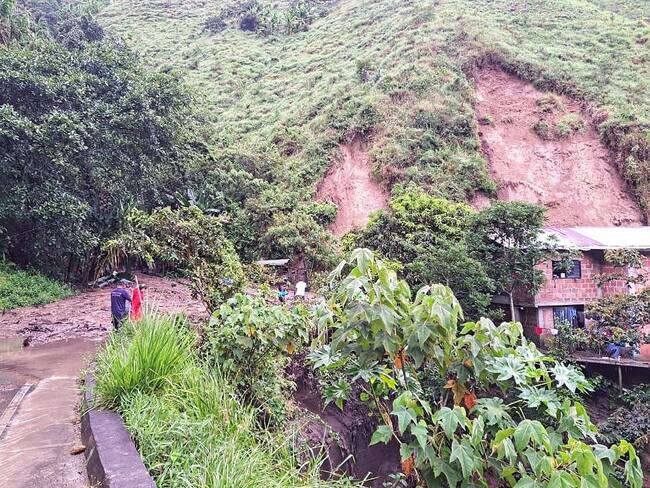 El 60% de la localidad se encuentra incomunicada como consecuencia de las avenidas torrenciales y las remociones en masa generadas por las lluvias. Crédito: Alcaldía de Toribío.