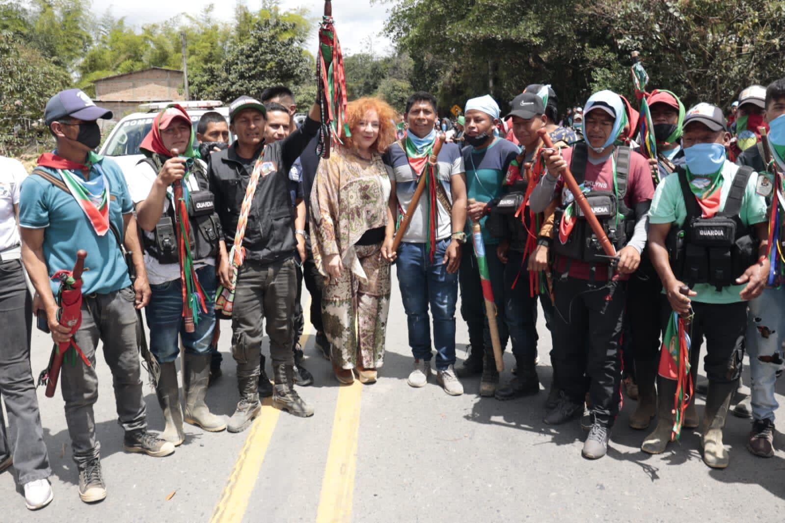 Viceministra del Diálogo Social, Igualdad y Derechos Humanos, Lilia Solano en diálogo con comunidades indígenas del Cauca. Foto: Suministrada.