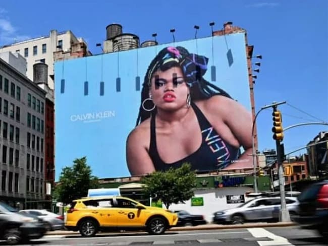 Calvin Klein celebra el mes del orgullo con mujer trans afro. Foto: Captura de pantalla