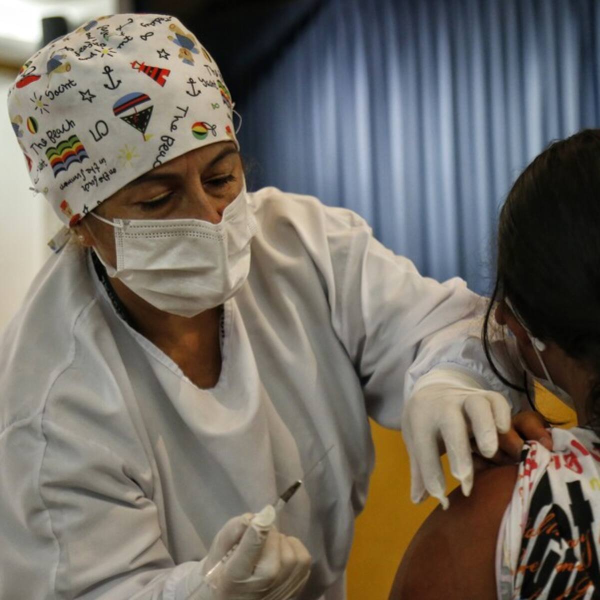 Segunda dosis contra el COVID-19 se podrá combinar con un biológico en Bogotá