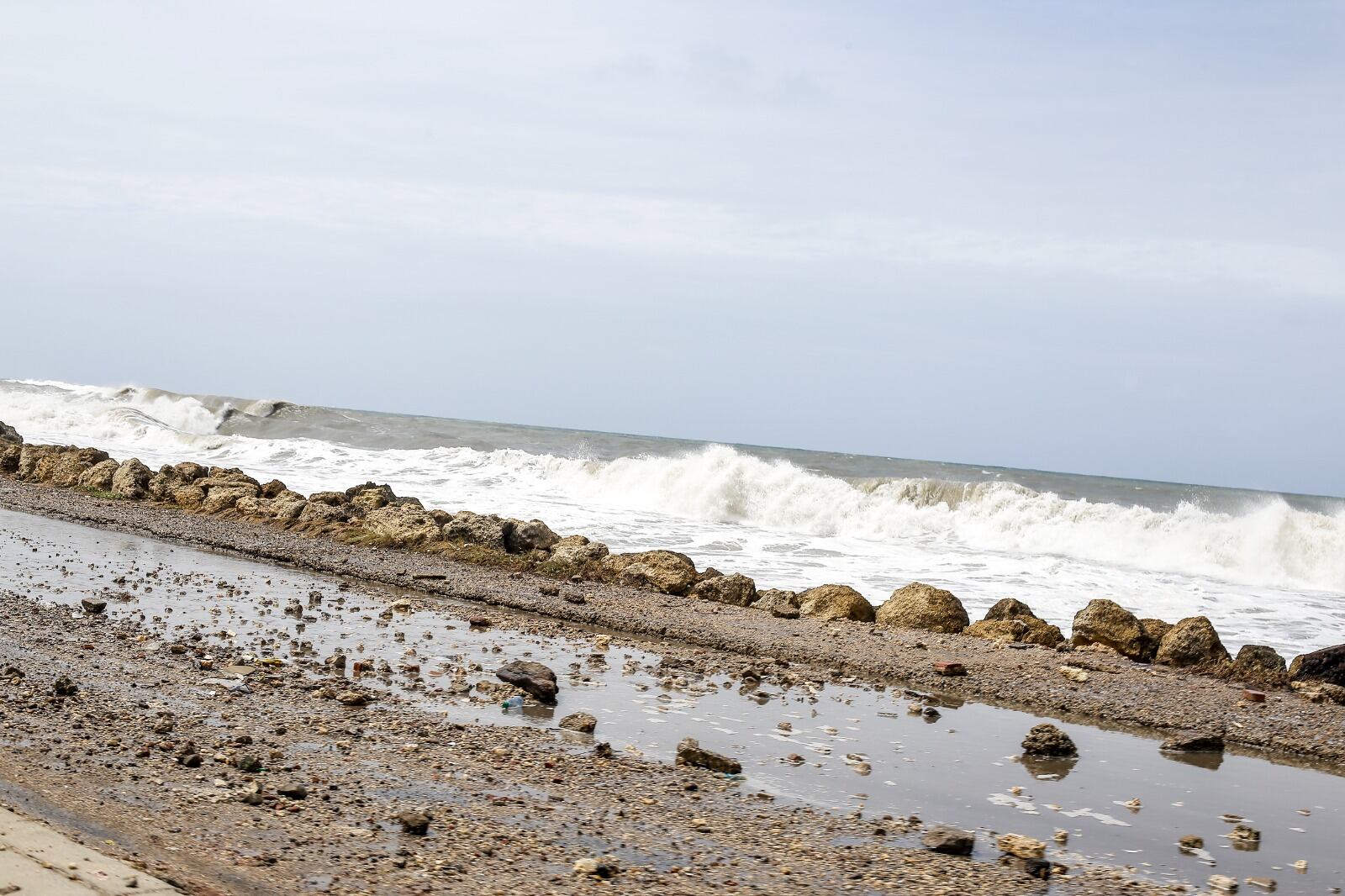 Prohibido el ingreso de bañistas en todas las playas de Cartagena por mar de leva