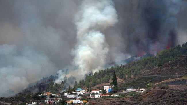 Volcán Cumbre Vieja entra en erupción en las Islas Canarias de España. Foto: (Photo by DESIREE MARTIN/AFP via Getty Images)