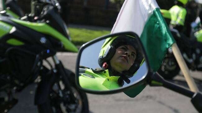En redes sociales, existe gran indignación por un caso de uso excesivo de la fuerza por parte de la Policía Nacional durante la movilización del Día Internacional del Skate en Bogotá. Foto: Colprensa