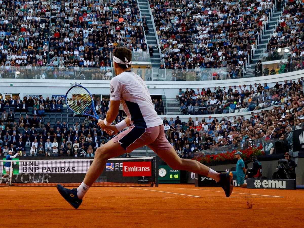 Berrettini se retiró entre lágrimas por lesión y Ruud pasó a los octavos en Roma