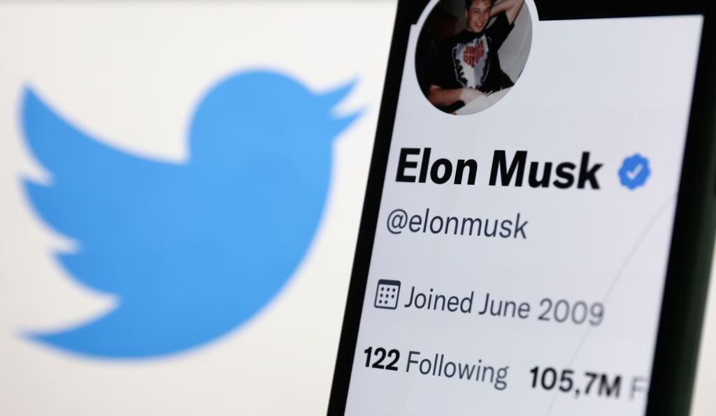 Perfil Elon Musk en Twitter (Photo by Jakub Porzycki/NurPhoto via Getty Images)