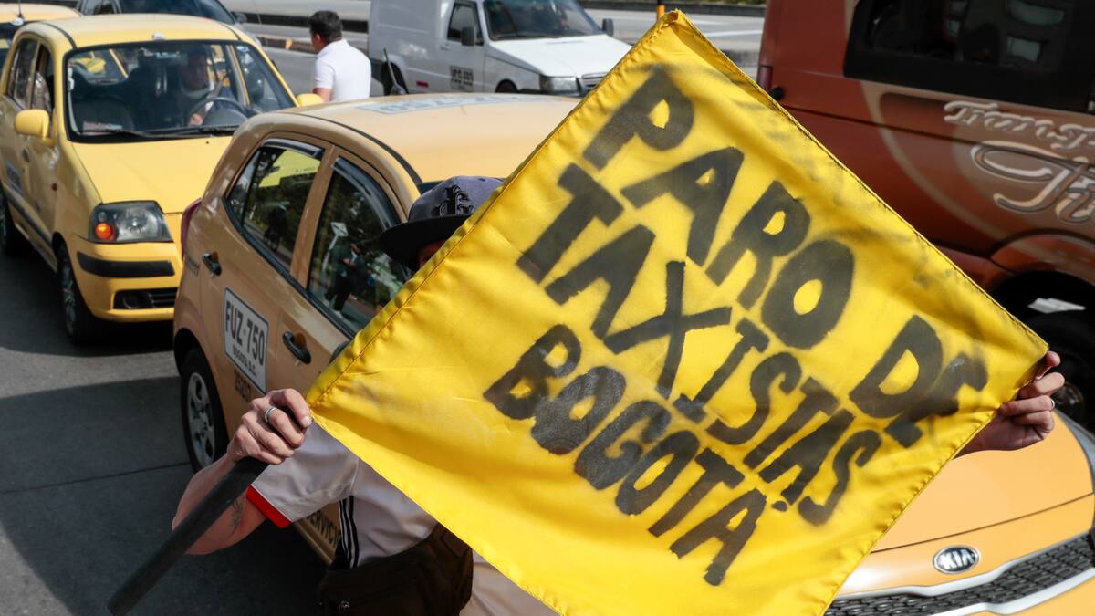 Taxistas acuerdan mesa de trabajo con la Alcaldía tras jornada de paro