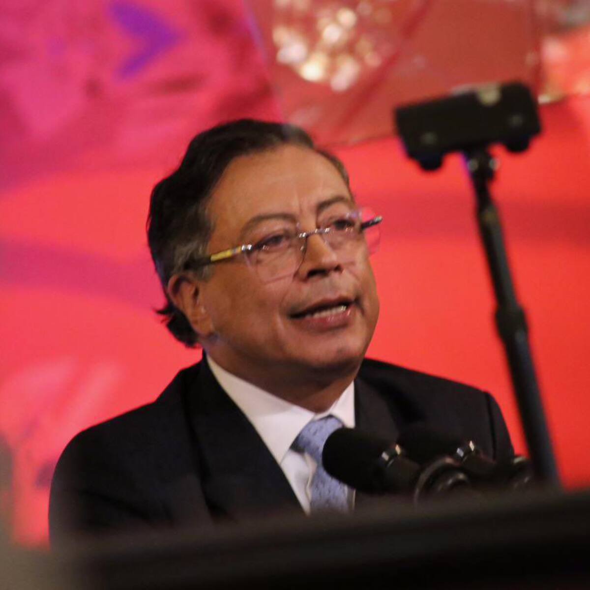 Tras condena a Uribe, Petro pidió a Embajada de EE.UU. “no entrometerse en la justicia” de Colombia
