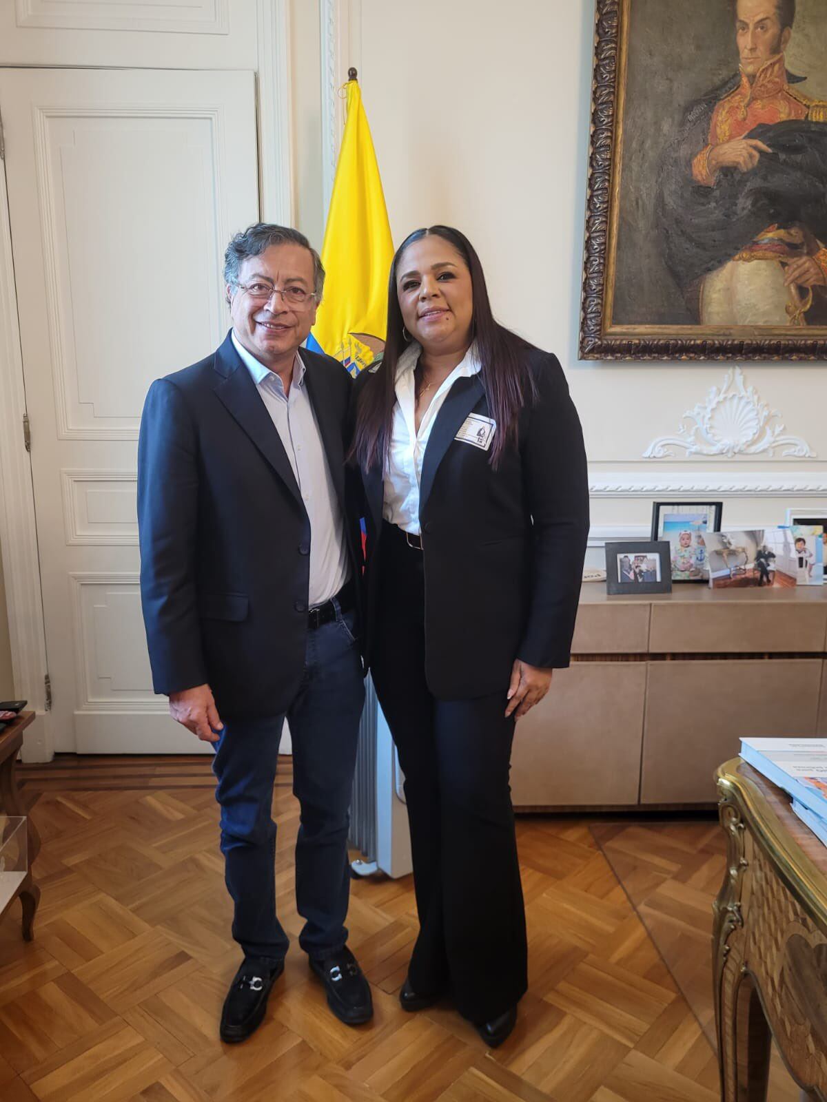 Foto: Ingris Padilla, gobernadora encargada del Magdalena junto al presidente Gustavo Petro / Presidencia.