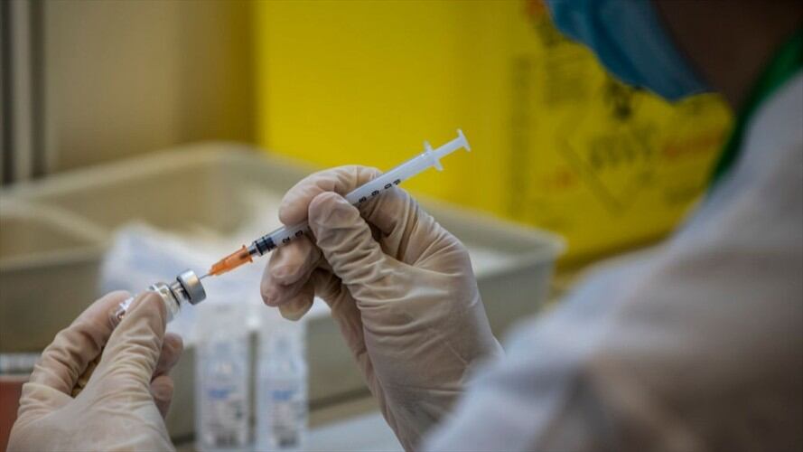 Anunciaron que se vencerán las dosis porque la gente no se ha inscrito para su aplicación.. Foto: Vernon Yuen/NurPhoto via Getty Images