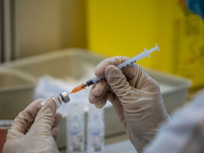 Anunciaron que se vencerán las dosis porque la gente no se ha inscrito para su aplicación.. Foto: Vernon Yuen/NurPhoto via Getty Images