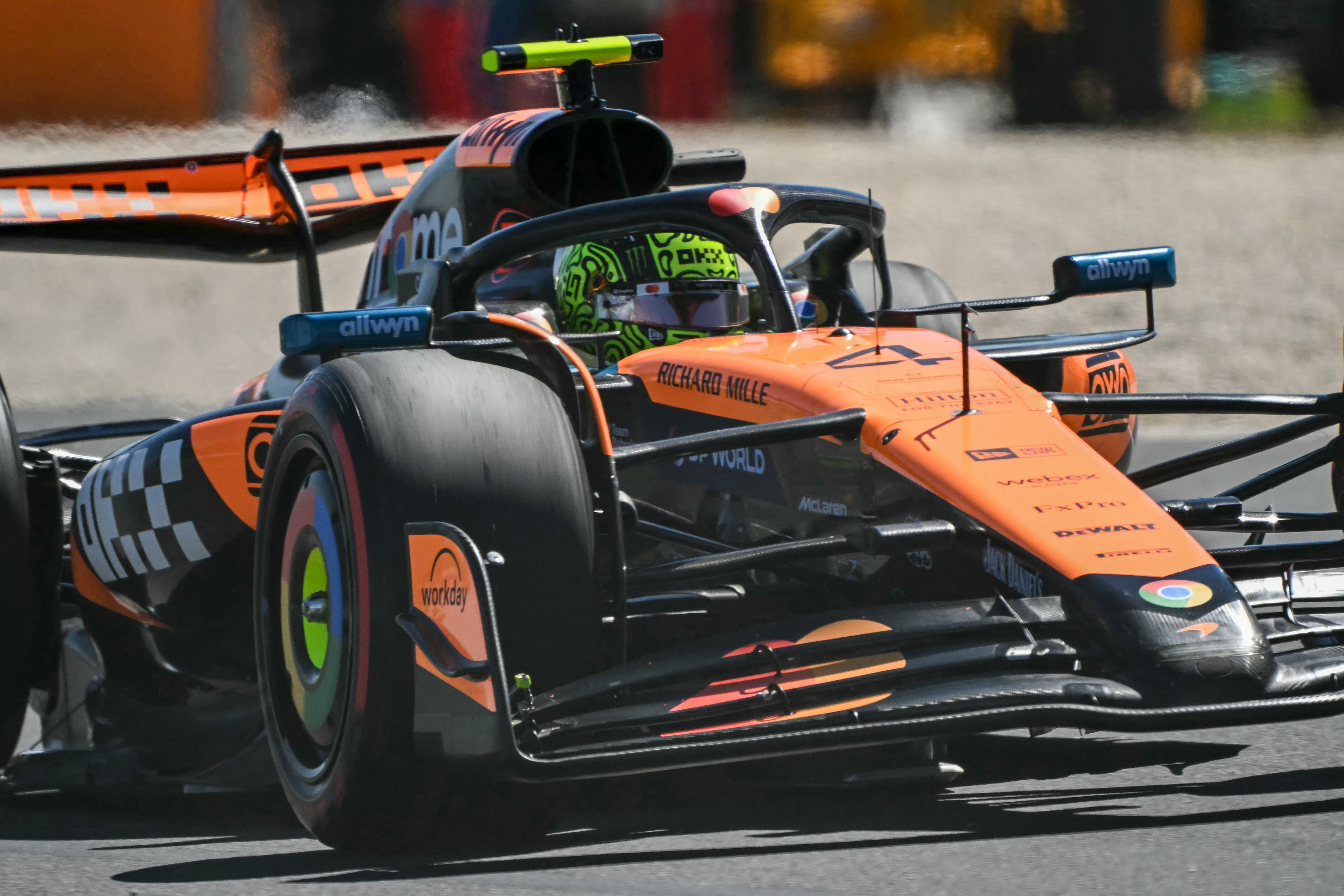 El piloto británico de McLaren Lando Norris conduce durante la primera sesión de entrenamientos del Gran Premio de Australia, de Fórmula Uno, en el circuito Albert Park, de Melbourne, el 14 de marzo de 2025. AFP vía Getty Images