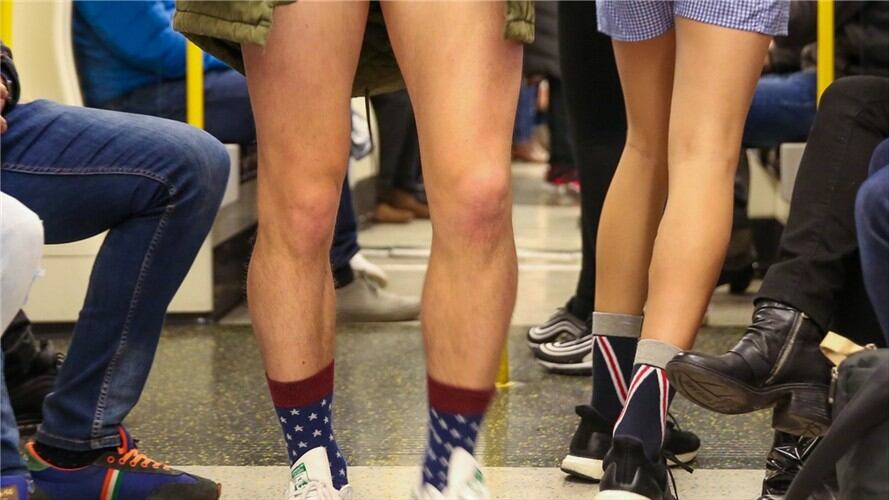 Hombre va en ropa interior a un supermercado . Foto: Referencia Getty