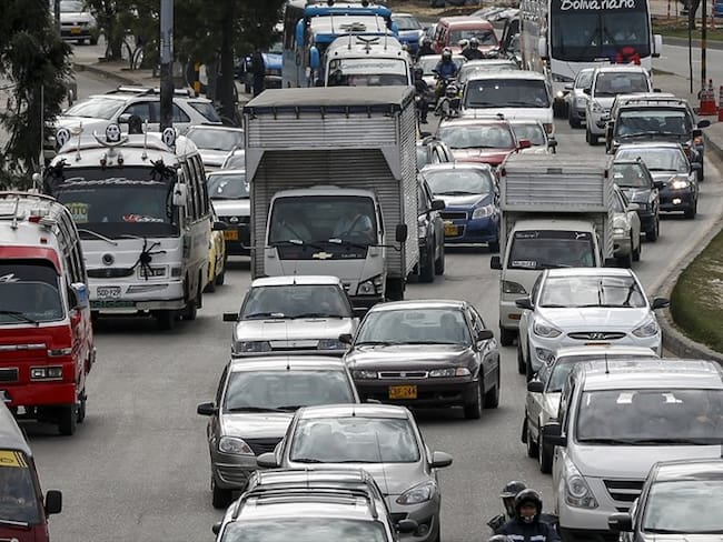 ¡No son vacaciones! Cientos de carros salieron de Bogotá antes de iniciar el simulacro